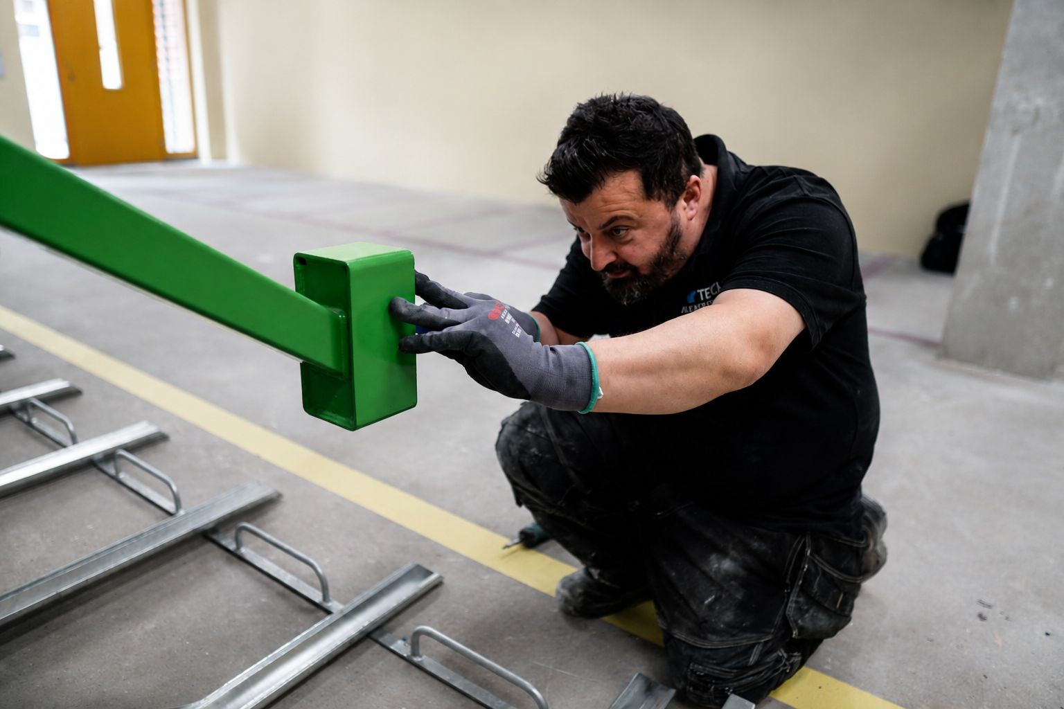 HyTech-monteur aan het werk op de bouwplaats